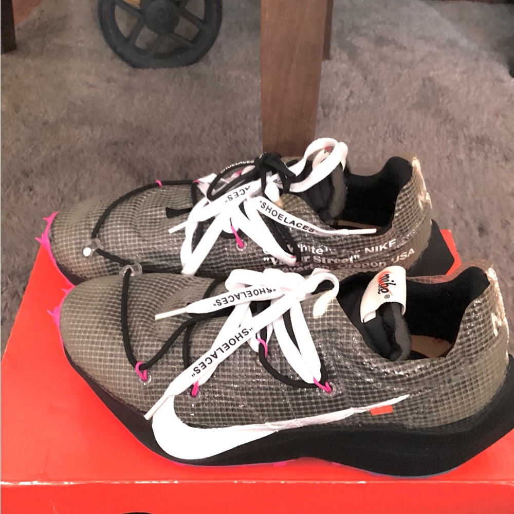Off White Vapor Street Laser Fuchsia